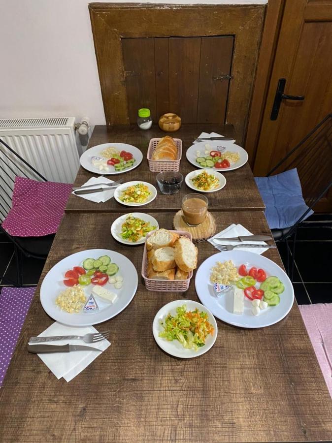 Taksim Wooden House Hostel Istanboel Buitenkant foto