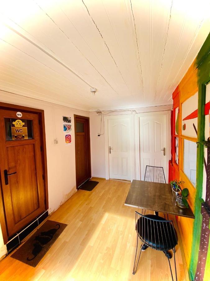 Taksim Wooden House Hostel Istanboel Buitenkant foto