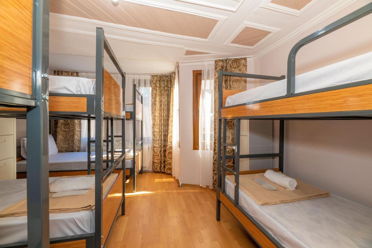 Taksim Wooden House Hostel Istanboel Buitenkant foto