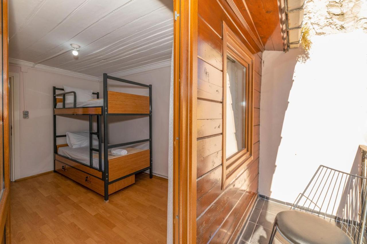 Taksim Wooden House Hostel Istanboel Buitenkant foto