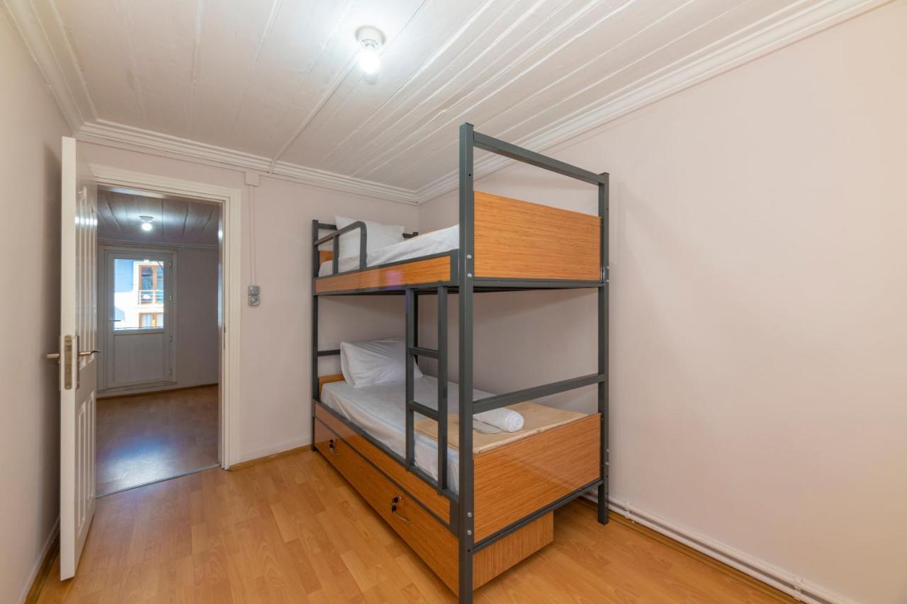 Taksim Wooden House Hostel Istanboel Buitenkant foto