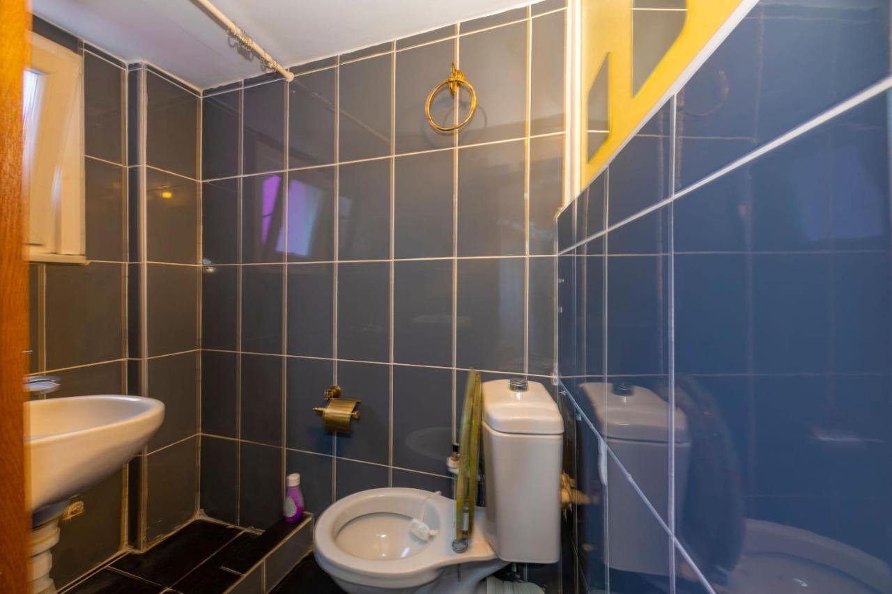 Taksim Wooden House Hostel Istanboel Buitenkant foto