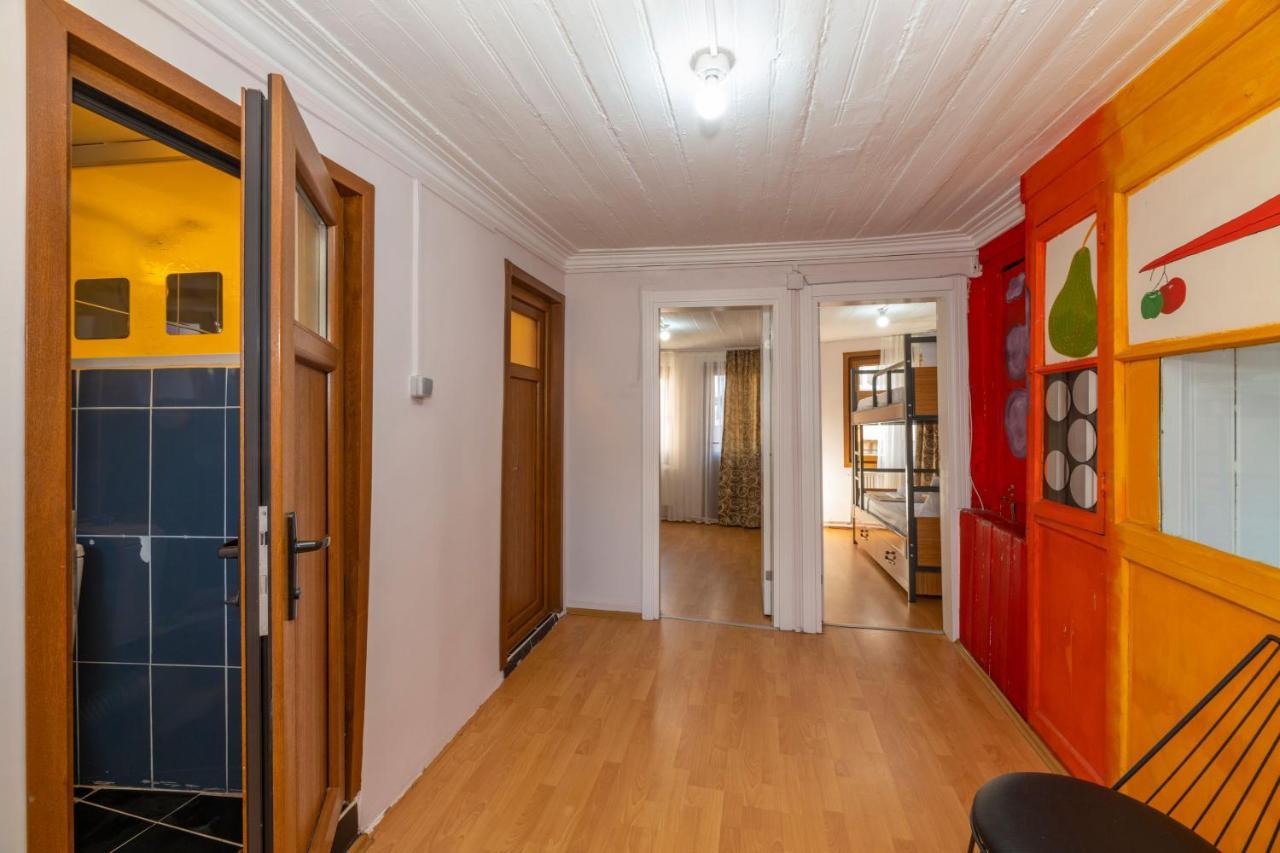 Taksim Wooden House Hostel Istanboel Buitenkant foto
