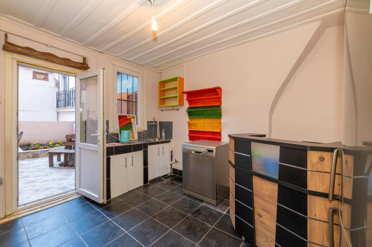 Taksim Wooden House Hostel Istanboel Buitenkant foto