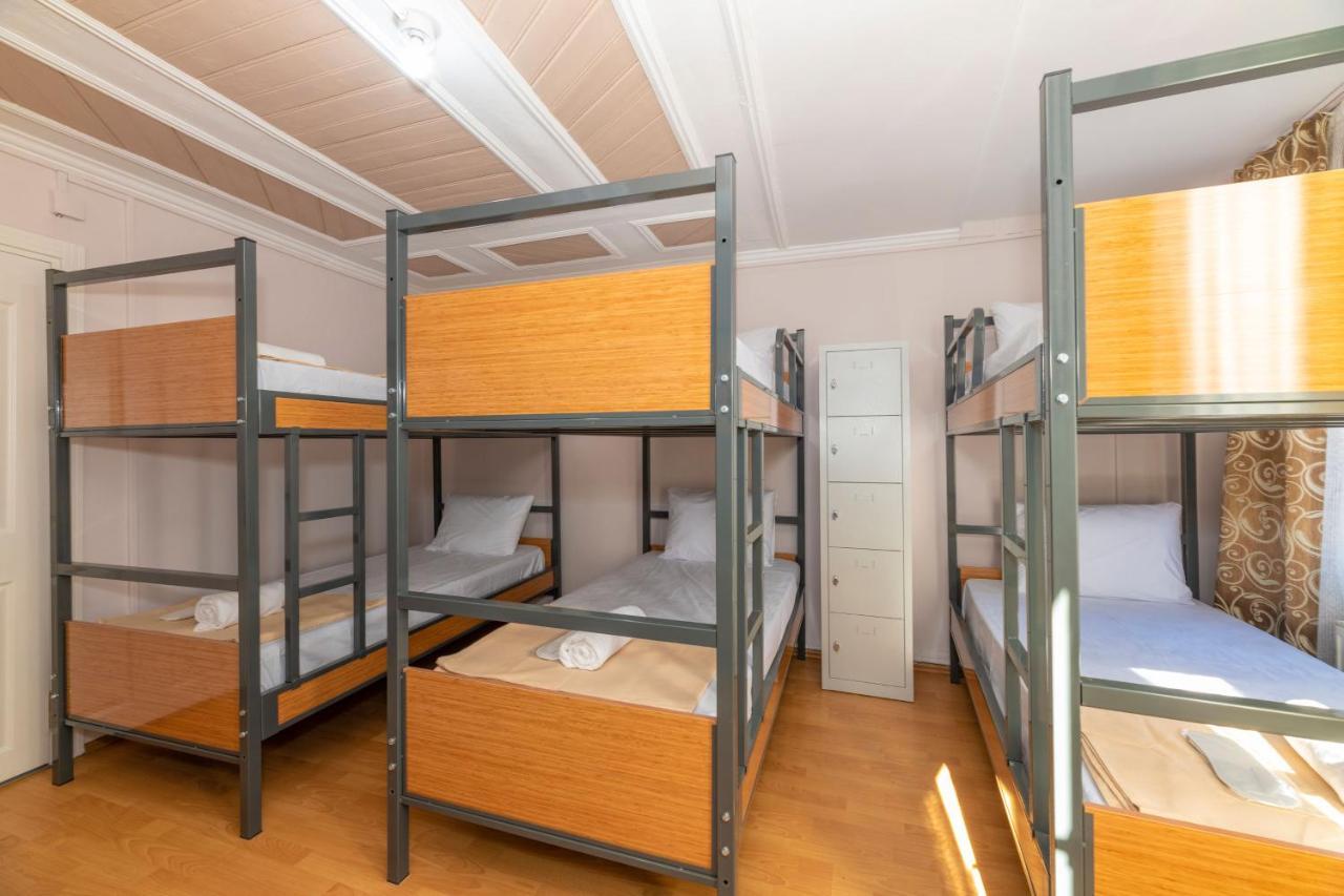 Taksim Wooden House Hostel Istanboel Buitenkant foto