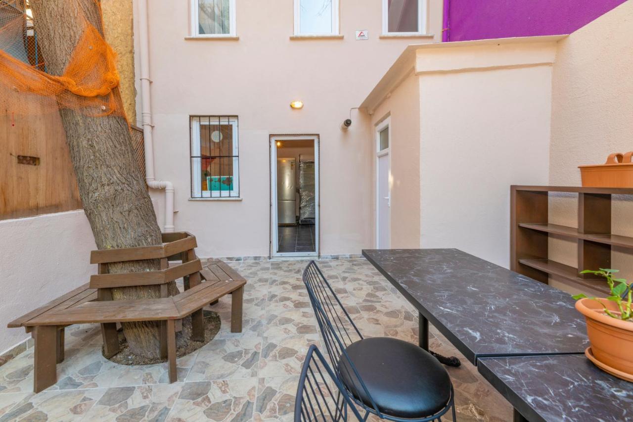 Taksim Wooden House Hostel Istanboel Buitenkant foto