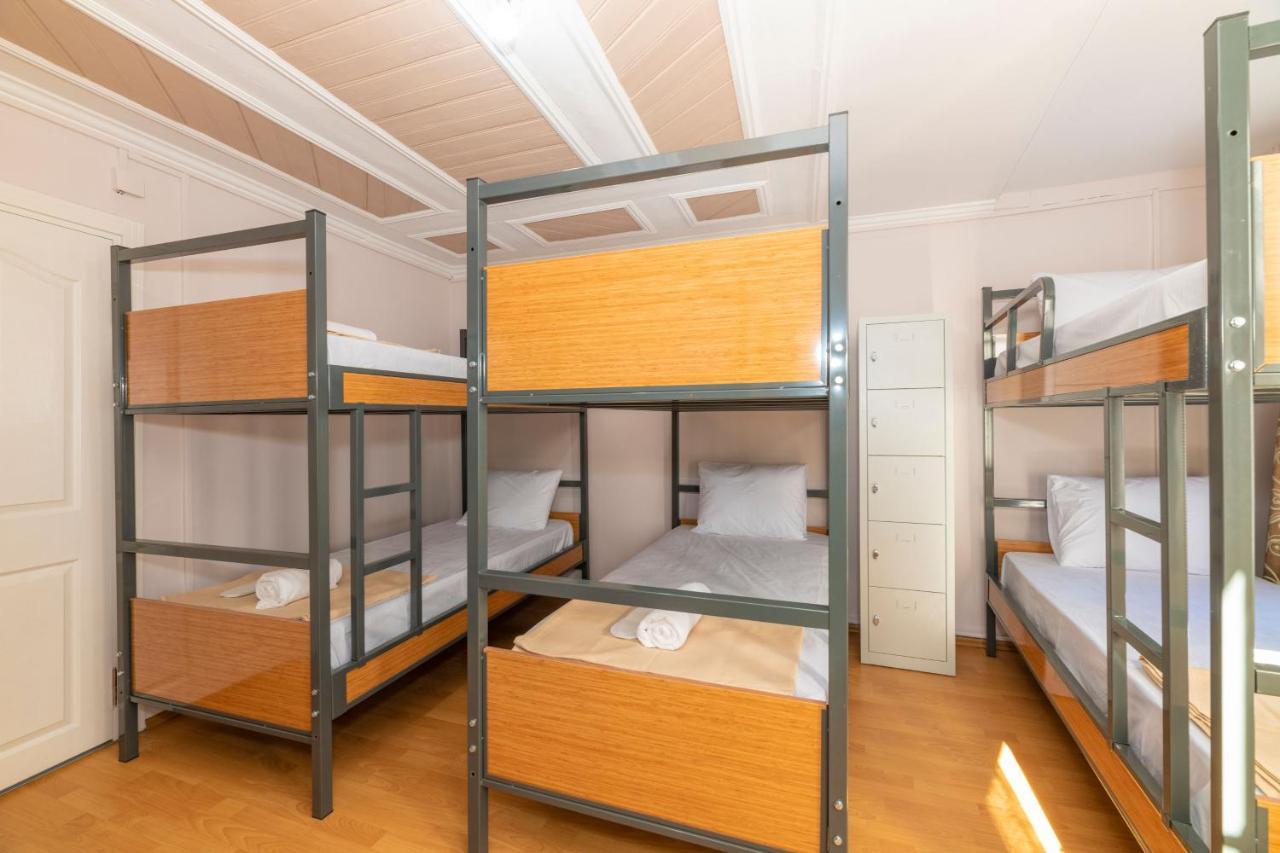 Taksim Wooden House Hostel Istanboel Buitenkant foto