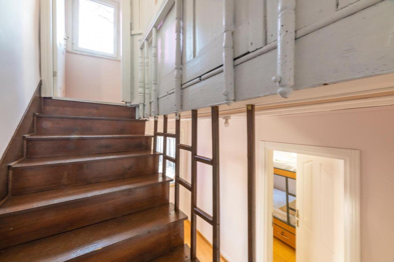 Taksim Wooden House Hostel Istanboel Buitenkant foto