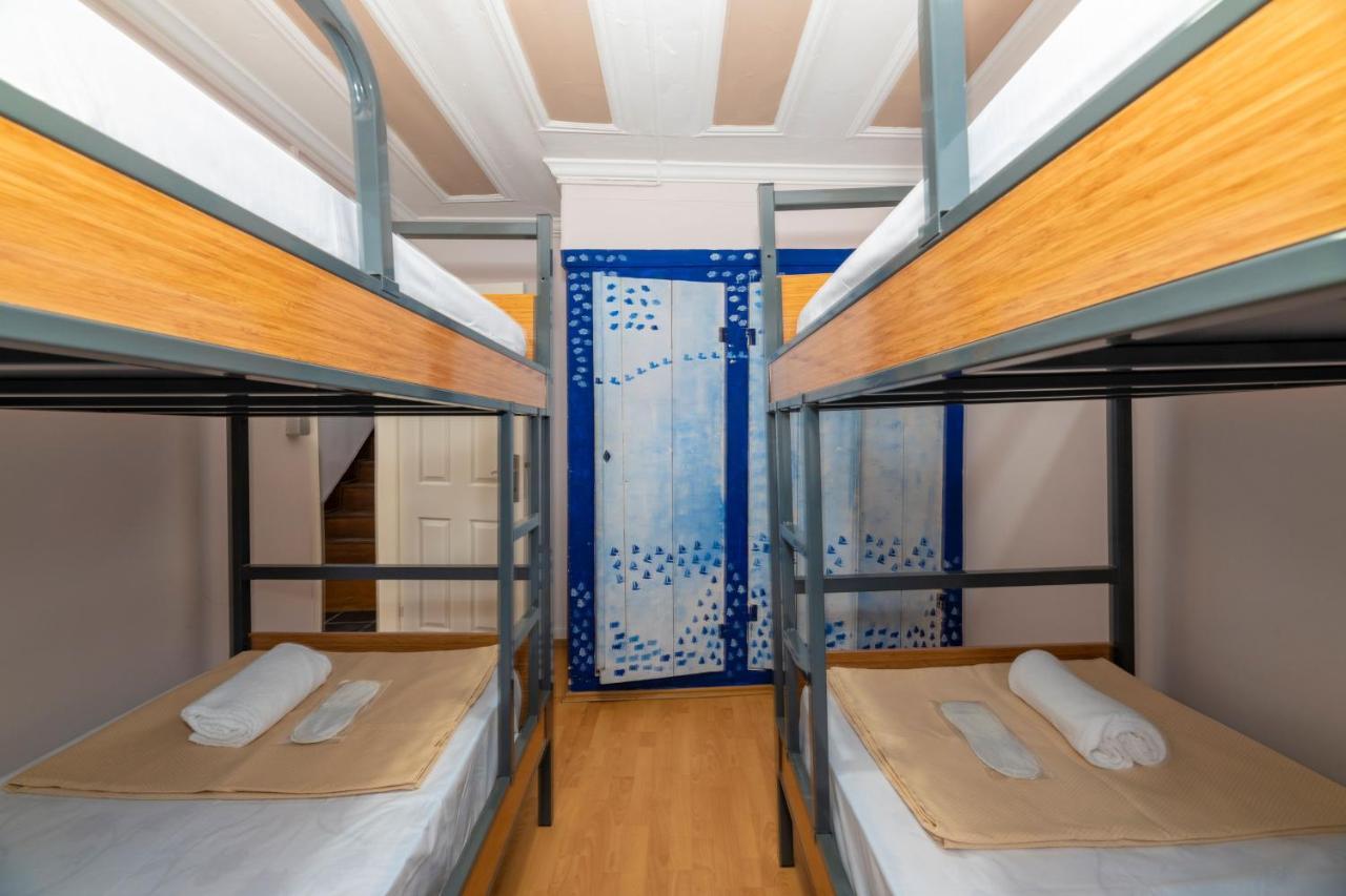 Taksim Wooden House Hostel Istanboel Buitenkant foto