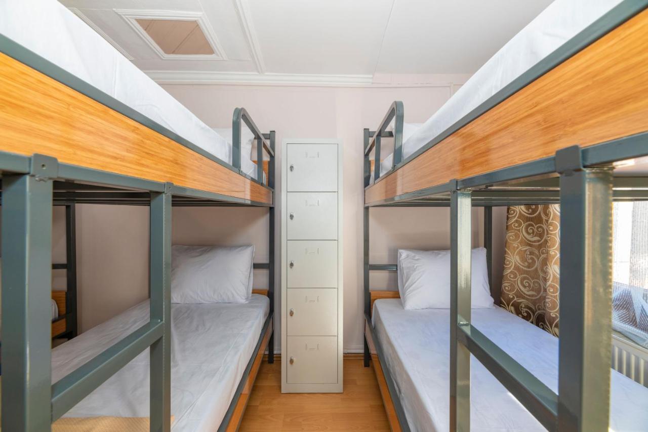 Taksim Wooden House Hostel Istanboel Buitenkant foto