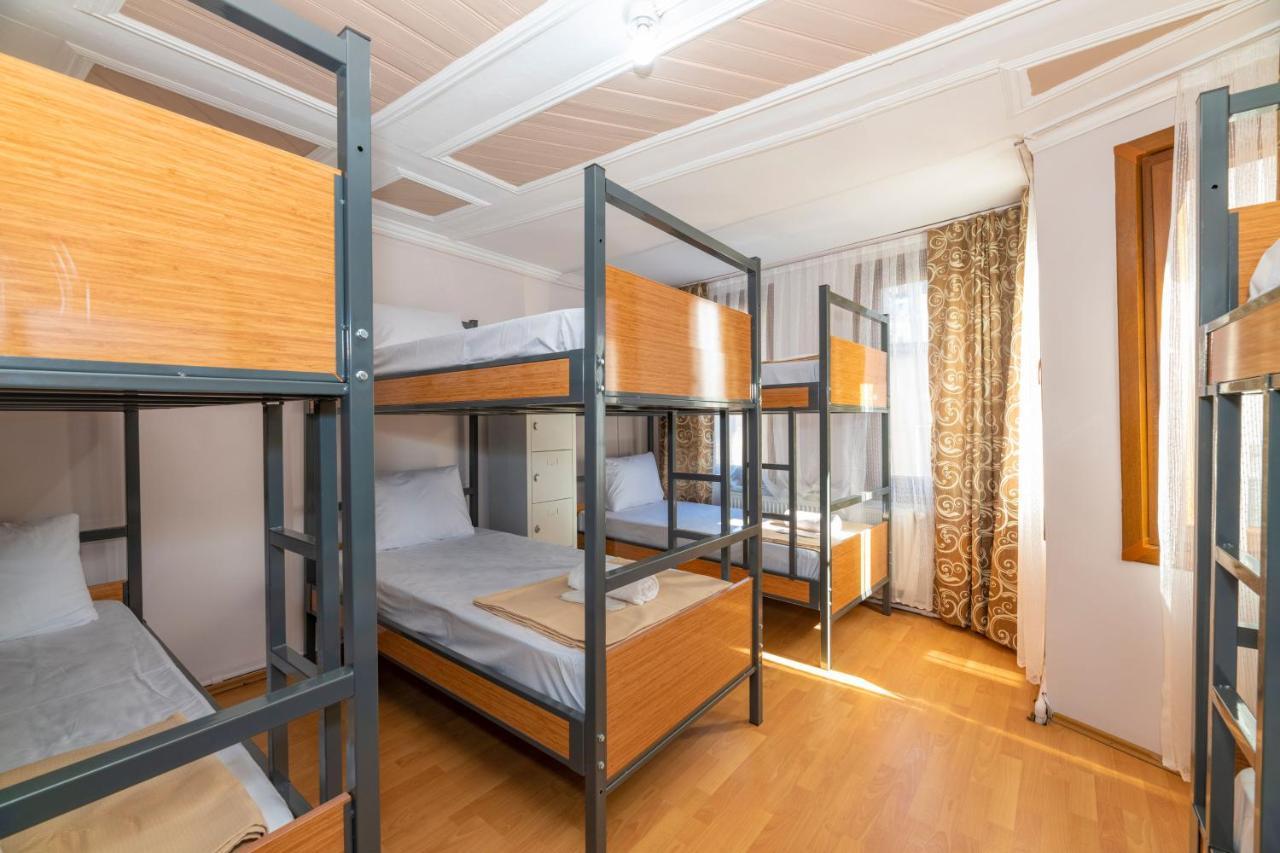 Taksim Wooden House Hostel Istanboel Buitenkant foto