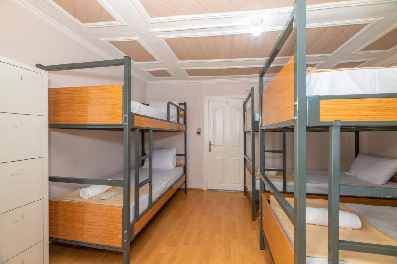 Taksim Wooden House Hostel Istanboel Buitenkant foto