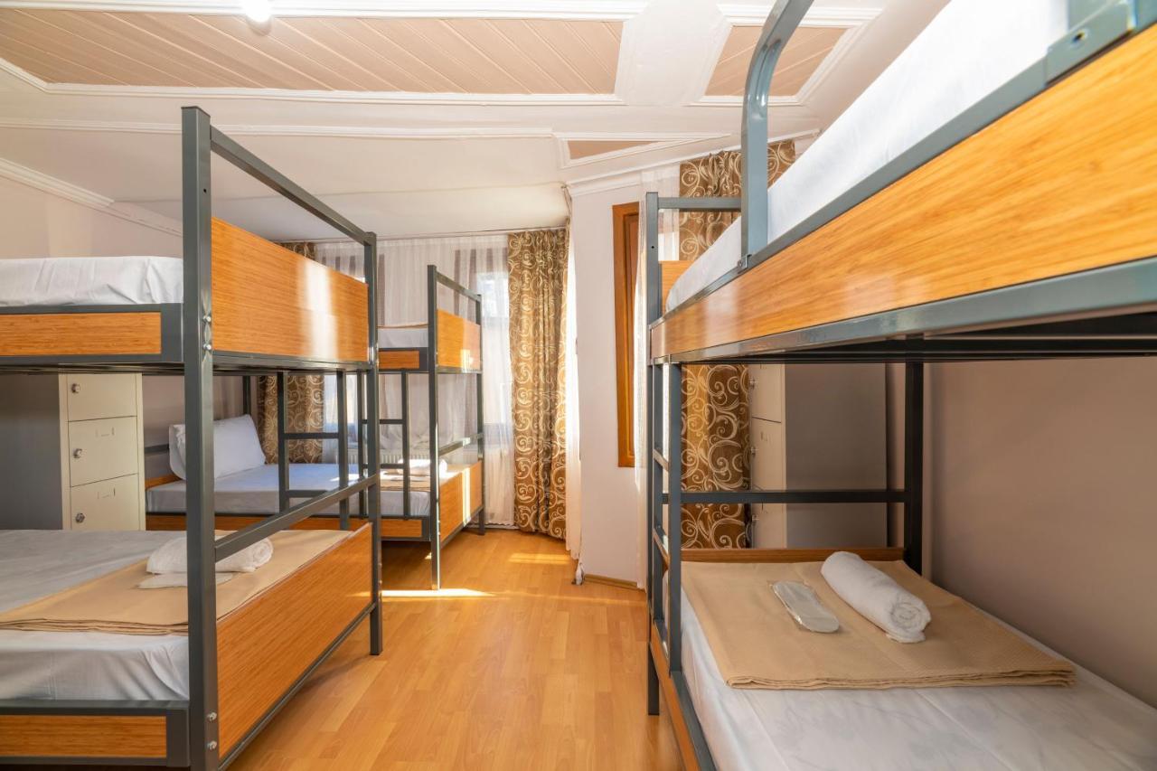 Taksim Wooden House Hostel Istanboel Buitenkant foto