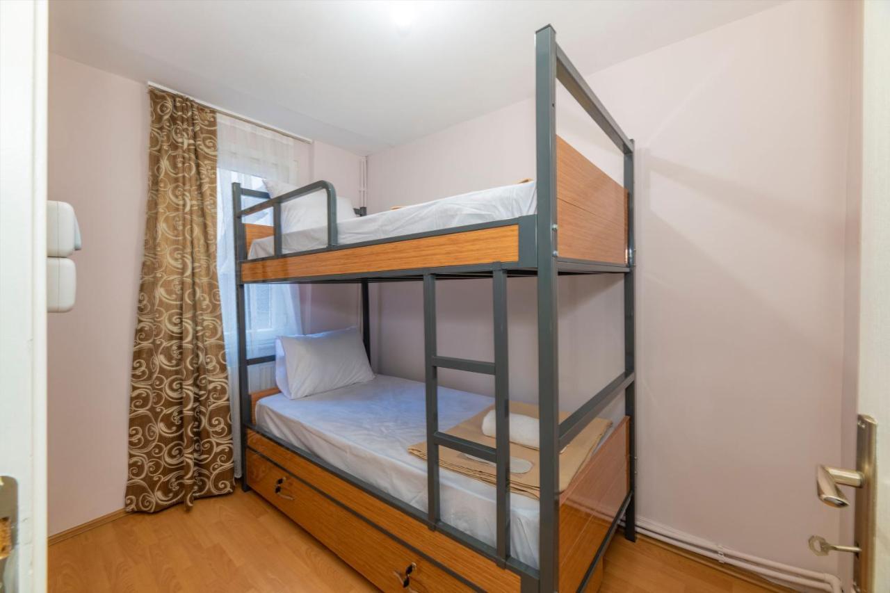 Taksim Wooden House Hostel Istanboel Buitenkant foto