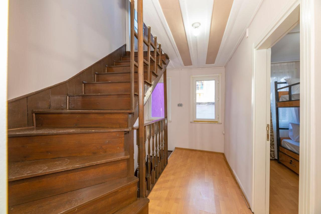 Taksim Wooden House Hostel Istanboel Buitenkant foto